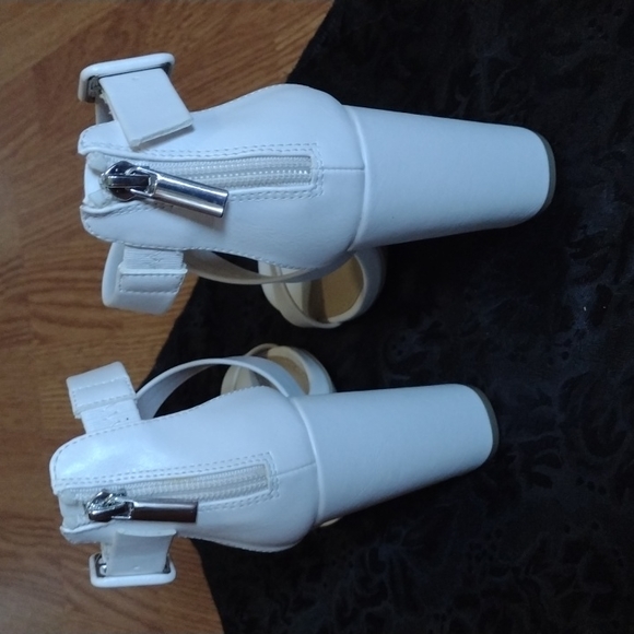 White strappy heels - Picture 3 of 4